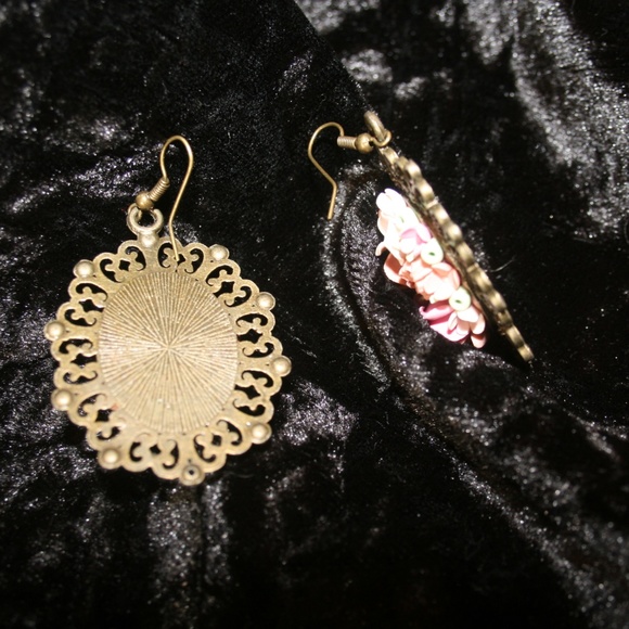 VINTAGE HANDMADE FLORAL EARRINGS - Picture 5 of 8